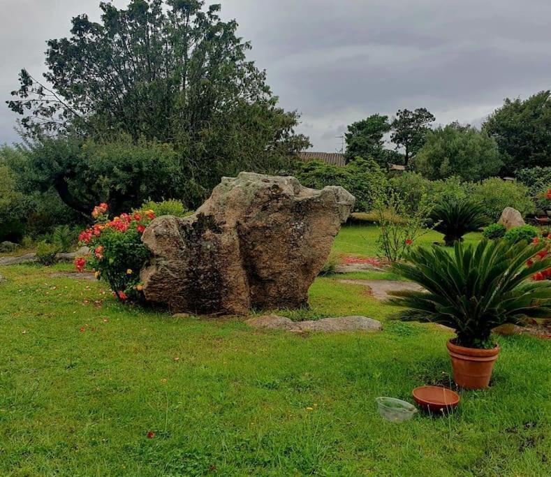 Suite Mirialveda San Pantaleo Esterno foto